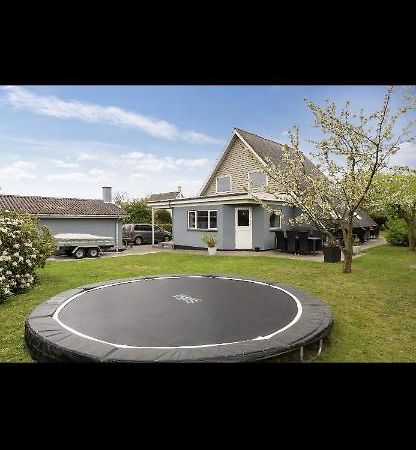 Big Villa In Stege Near Mons Klint With Trampolin Екстериор снимка